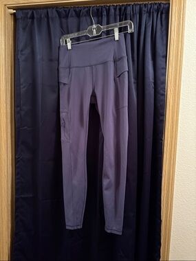 Women’s Avalanche leggings size small